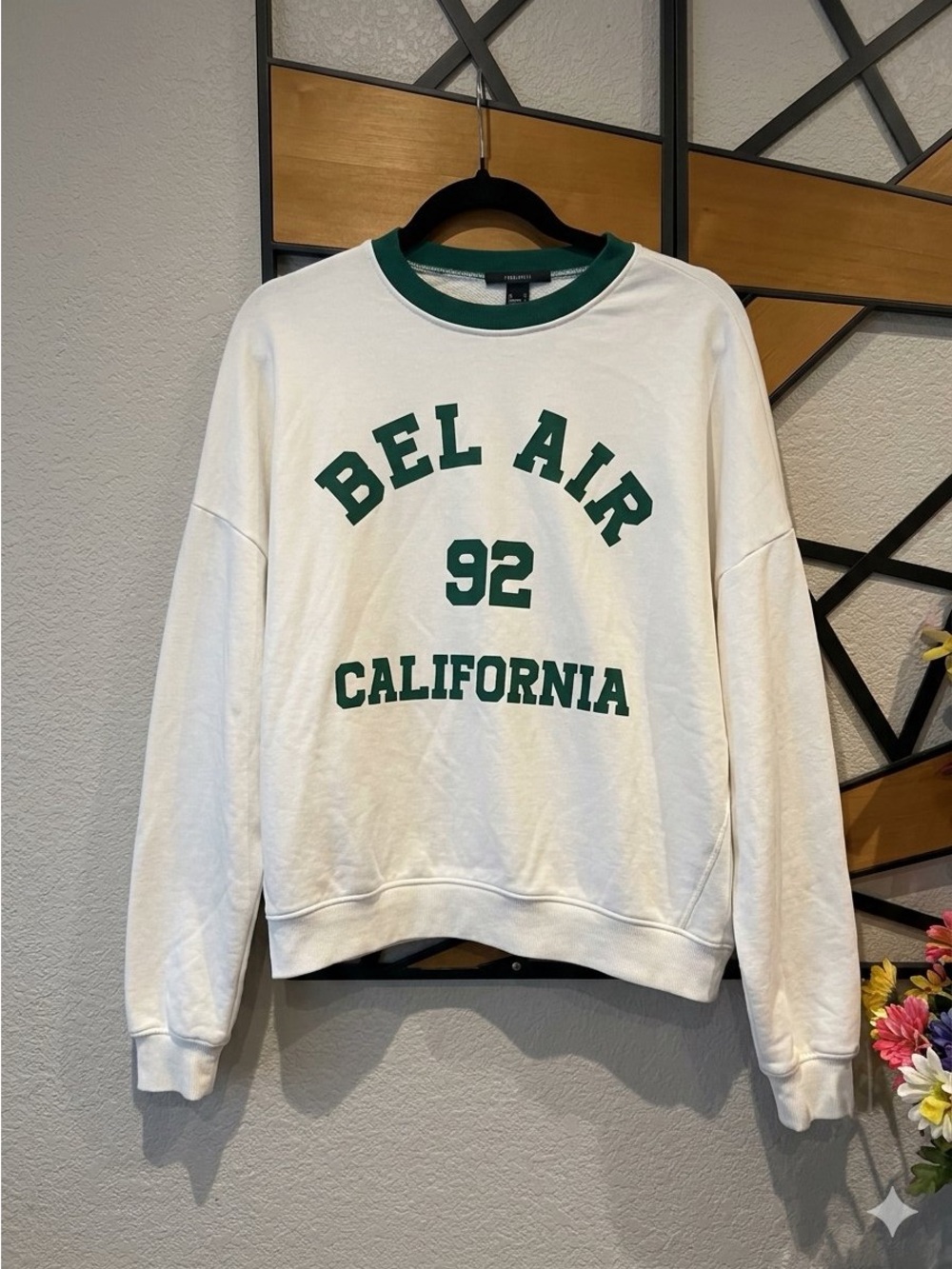 Forever 21 Women’s White Crewneck Sweater, Medium Oversized